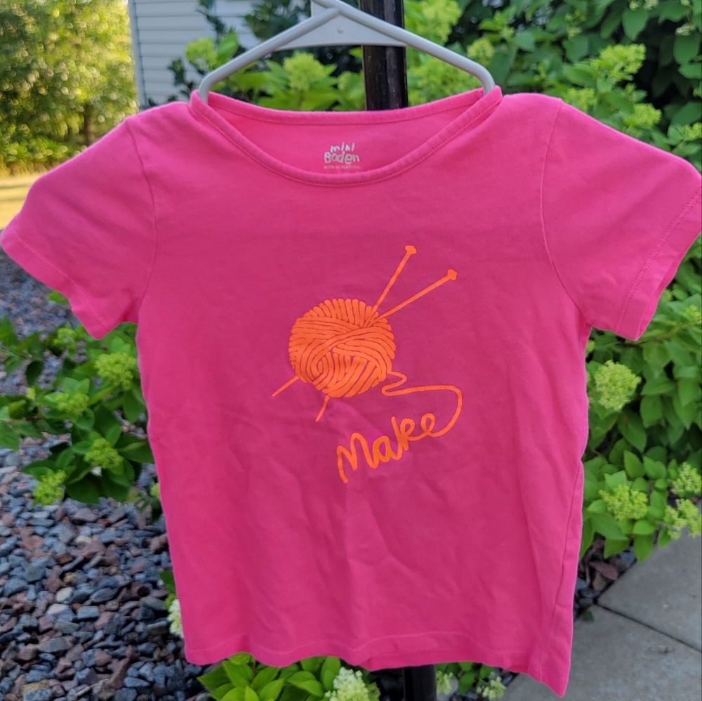 Mini Boden size 5 Bright Pink Orange Yarn "make" graphic t-shirt